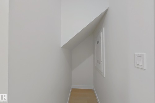 Walk in closet featuring light wood-style floors - 65 18120 28 Avenue, Edmonton, AB - Indoor Photo Showing Other Room