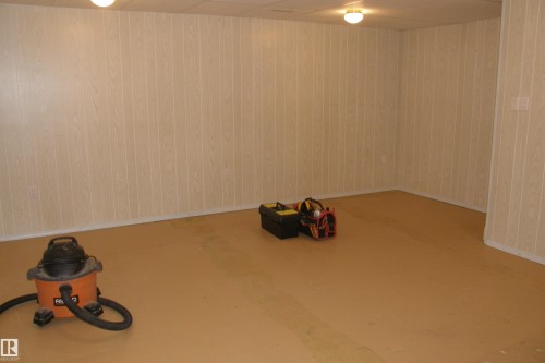 14619 55 Street, Edmonton, AB - Indoor Photo Showing Other Room