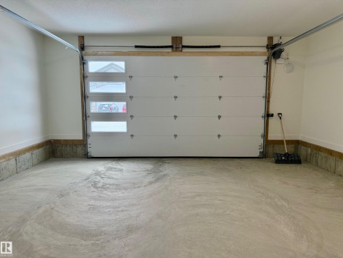 5122 53A Avenue, Legal, AB - Indoor Photo Showing Garage