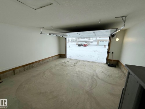 5122 53A Avenue, Legal, AB - Indoor Photo Showing Garage