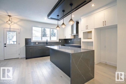 13907 107A Avenue, Edmonton, AB - Indoor Photo Showing Kitchen