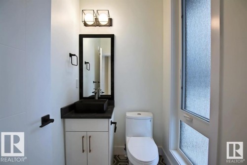 13907 107A Avenue, Edmonton, AB - Indoor Photo Showing Bathroom