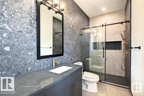 13907 107A Avenue, Edmonton, AB - Indoor Photo Showing Bathroom