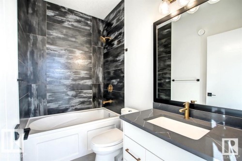 13907 107A Avenue, Edmonton, AB - Indoor Photo Showing Bathroom