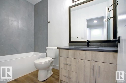 13907 107A Avenue, Edmonton, AB - Indoor Photo Showing Bathroom