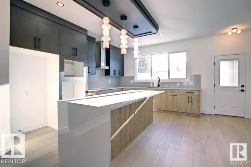 13909 107A Avenue, Edmonton, AB - Indoor Photo Showing Kitchen