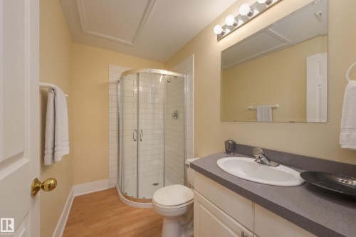 10828 125 Street, Edmonton, AB - Indoor Photo Showing Bathroom