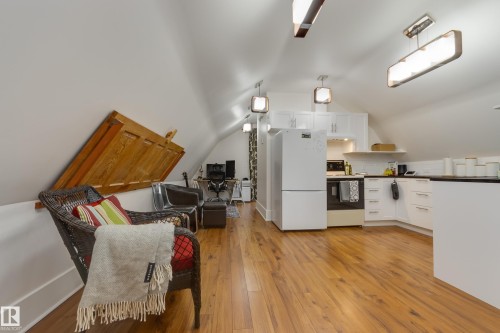 10828 125 Street, Edmonton, AB - Indoor Photo Showing Kitchen