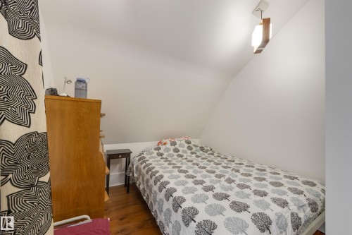 10828 125 Street, Edmonton, AB - Indoor Photo Showing Bedroom