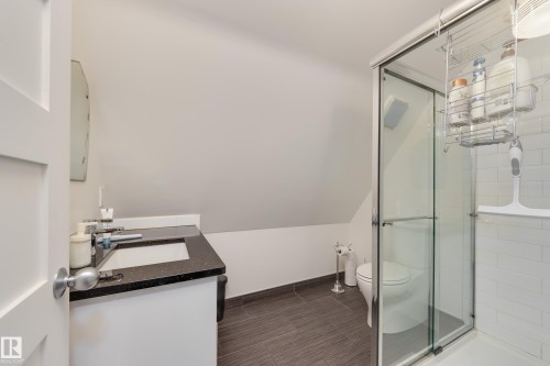 10828 125 Street, Edmonton, AB - Indoor Photo Showing Bathroom