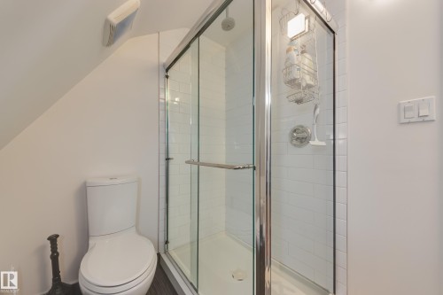 10828 125 Street, Edmonton, AB - Indoor Photo Showing Bathroom