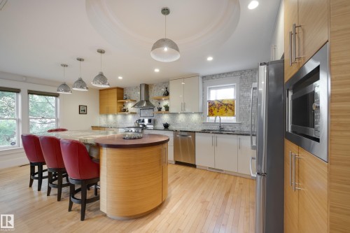 10828 125 Street, Edmonton, AB - Indoor