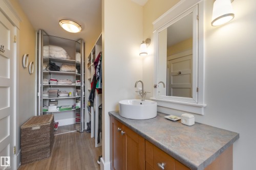 10828 125 Street, Edmonton, AB - Indoor Photo Showing Bathroom