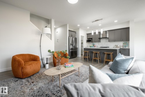 27 Gable Common, Spruce Grove, AB - Indoor Photo Showing Living Room