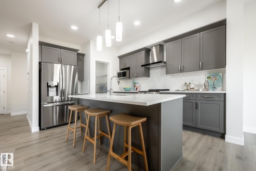 27 Gable Common, Spruce Grove, AB - Indoor Photo Showing Kitchen With Upgraded Kitchen