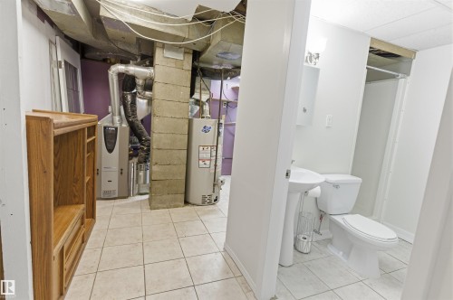 10619 148 Street, Edmonton, AB - Indoor Photo Showing Bathroom