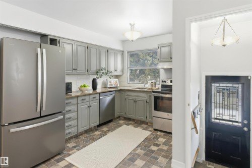 10619 148 Street, Edmonton, AB - Indoor Photo Showing Kitchen With Stainless Steel Kitchen With Upgraded Kitchen