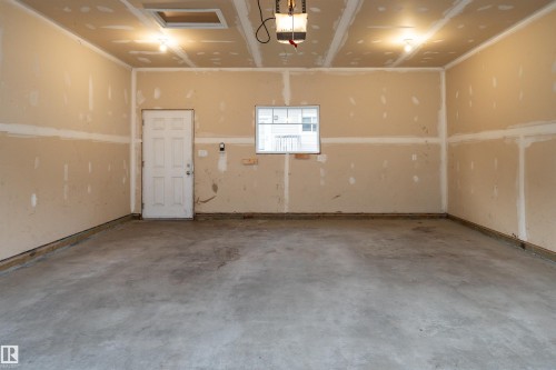 2687 Sir Arthur Currie Way, Edmonton, AB - Indoor Photo Showing Garage