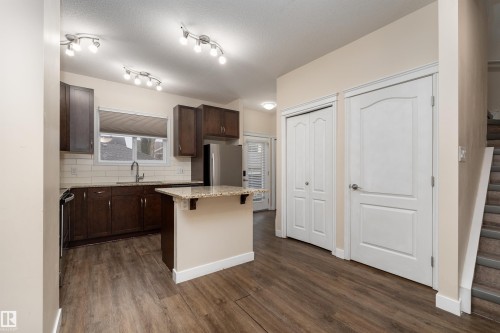 2687 Sir Arthur Currie Way, Edmonton, AB - Indoor Photo Showing Kitchen