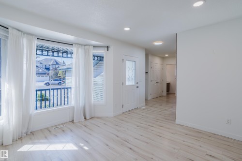1665 Glastonbury Boulevard, Edmonton, AB - Indoor Photo Showing Other Room