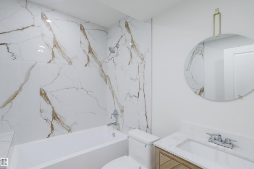 1665 Glastonbury Boulevard, Edmonton, AB - Indoor Photo Showing Bathroom