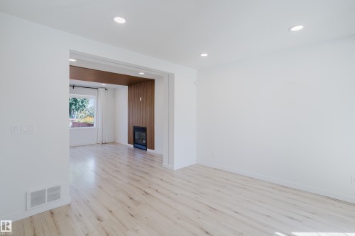 1665 Glastonbury Boulevard, Edmonton, AB - Indoor With Fireplace