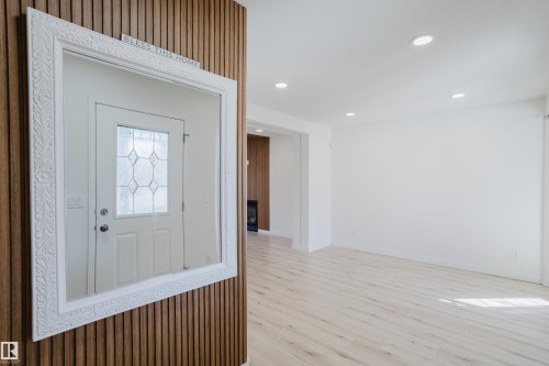 1665 Glastonbury Boulevard, Edmonton, AB - Indoor Photo Showing Other Room