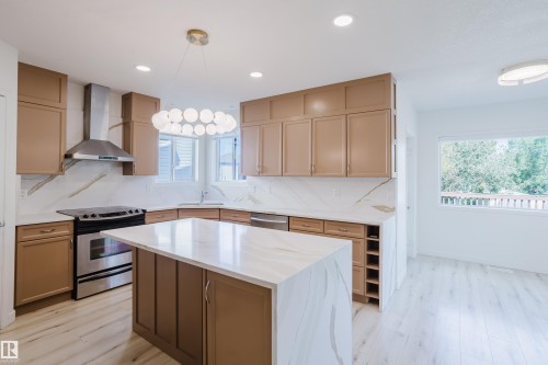 1665 Glastonbury Boulevard, Edmonton, AB - Indoor Photo Showing Kitchen