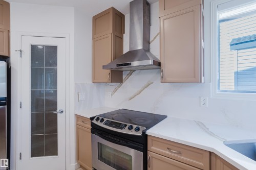 1665 Glastonbury Boulevard, Edmonton, AB - Indoor Photo Showing Kitchen