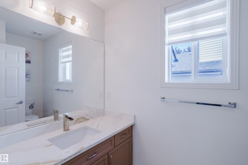 1665 Glastonbury Boulevard, Edmonton, AB - Indoor Photo Showing Bathroom