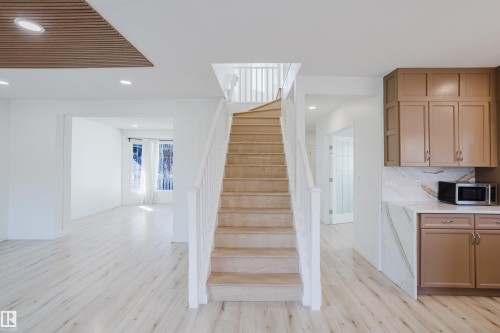 1665 Glastonbury Boulevard, Edmonton, AB - Indoor