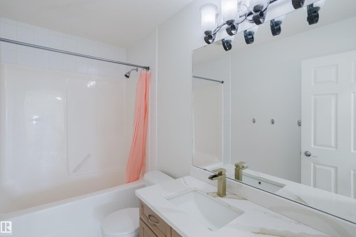 1665 Glastonbury Boulevard, Edmonton, AB - Indoor Photo Showing Bathroom