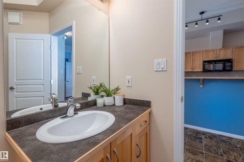 143 10403 122 Street, Edmonton, AB - Indoor Photo Showing Bathroom