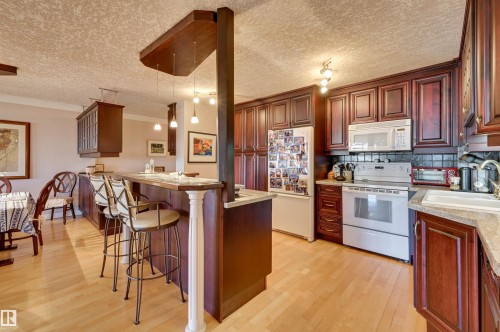 1102 11503 100 Avenue, Edmonton, AB - Indoor Photo Showing Kitchen
