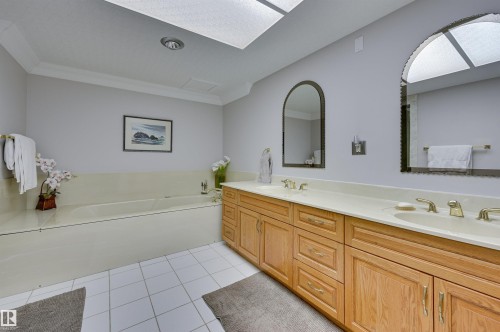 1102 11503 100 Avenue, Edmonton, AB - Indoor Photo Showing Bathroom