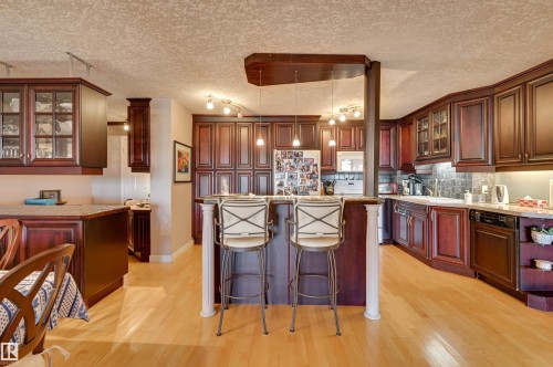 1102 11503 100 Avenue, Edmonton, AB - Indoor Photo Showing Kitchen