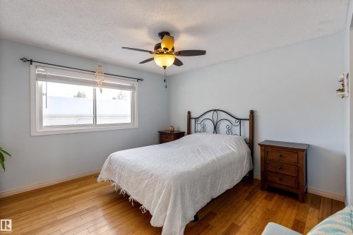 2707 138 Avenue, Edmonton, AB - Indoor Photo Showing Bedroom