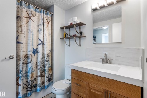 2707 138 Avenue, Edmonton, AB - Indoor Photo Showing Bathroom