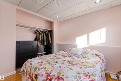 2707 138 Avenue, Edmonton, AB - Indoor Photo Showing Bedroom