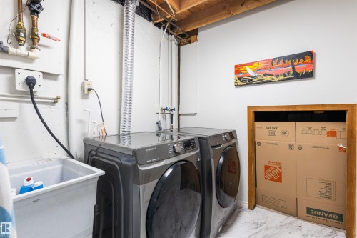 2707 138 Avenue, Edmonton, AB - Indoor Photo Showing Laundry Room
