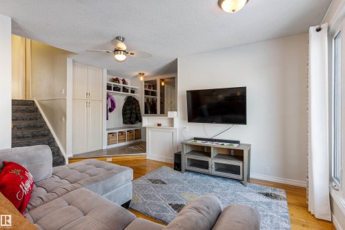 2707 138 Avenue, Edmonton, AB - Indoor Photo Showing Living Room