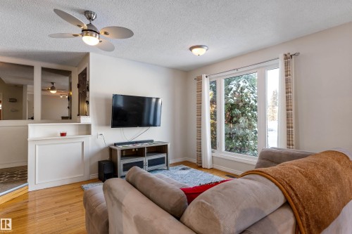 2707 138 Avenue, Edmonton, AB - Indoor Photo Showing Living Room