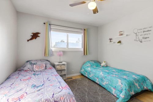 2707 138 Avenue, Edmonton, AB - Indoor Photo Showing Bedroom