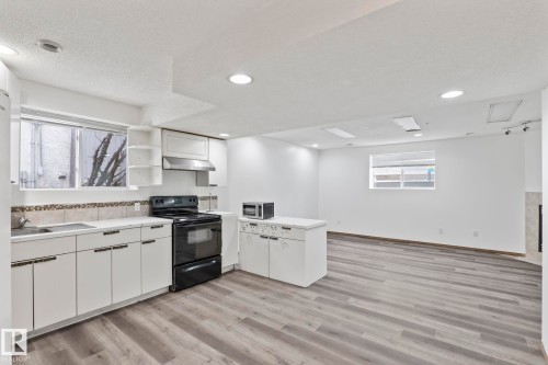 1204 Kane Wynd, Edmonton, AB - Indoor Photo Showing Kitchen