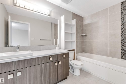 2812 15 Street, Edmonton, AB - Indoor Photo Showing Bathroom