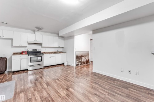 2812 15 Street, Edmonton, AB - Indoor Photo Showing Kitchen