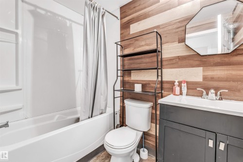 2812 15 Street, Edmonton, AB - Indoor Photo Showing Bathroom