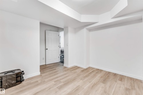 2812 15 Street, Edmonton, AB - Indoor Photo Showing Other Room