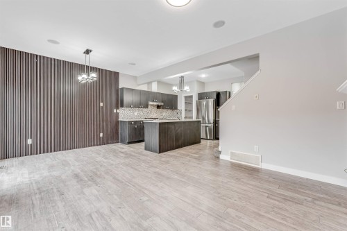 2812 15 Street, Edmonton, AB - Indoor Photo Showing Kitchen With Upgraded Kitchen