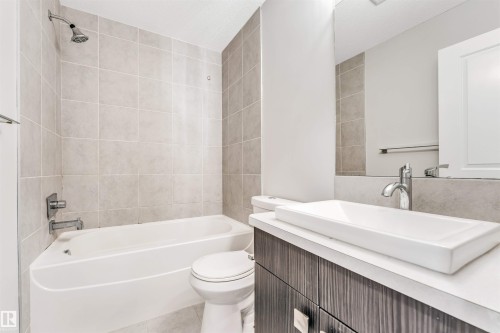 2812 15 Street, Edmonton, AB - Indoor Photo Showing Bathroom